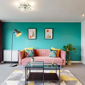 Stunning City Apartment! Sleeps 8 Apartment